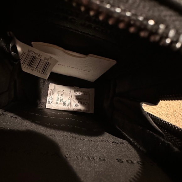 New Marc Jacobs
Saffiano Leather Crossbody Bag - Picture 9 of 9